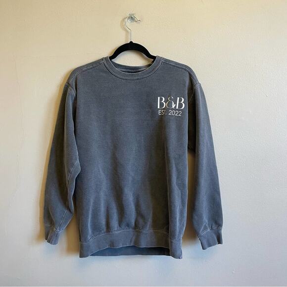 Comfort Colors M gray sweatshirt B&B est. 2022 - Picture 1 of 7